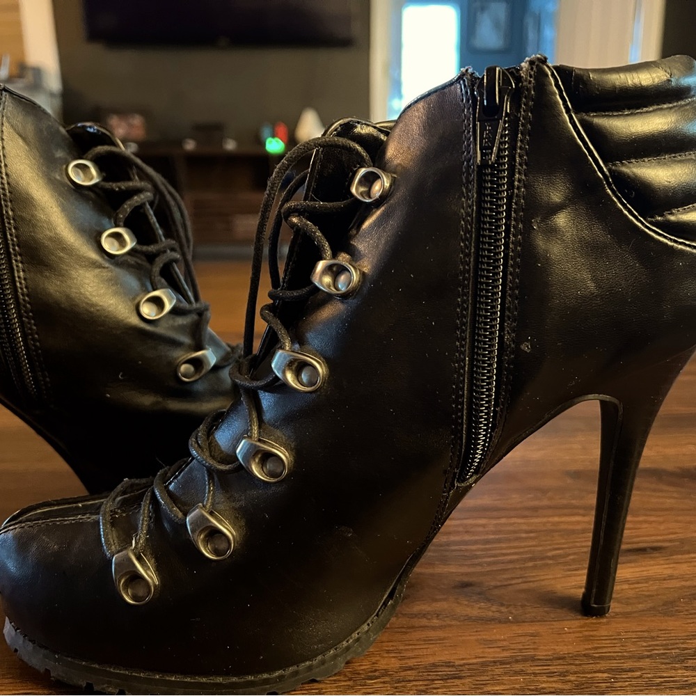 Simply Vera Wang Boots Size 10 - Black High Heel